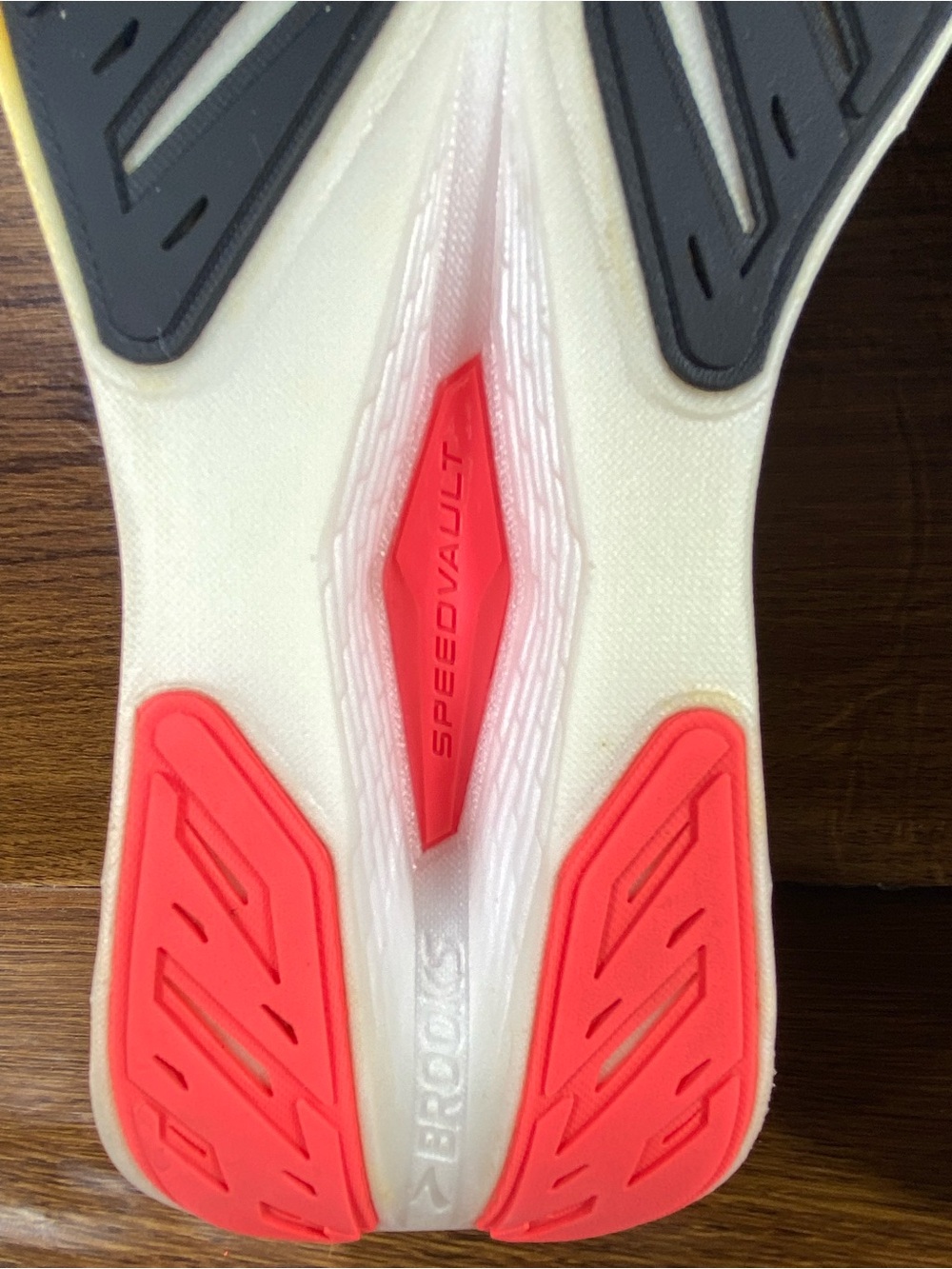 Brooks Hyperion max women’s shoe size 8 - Picture 12 of 14